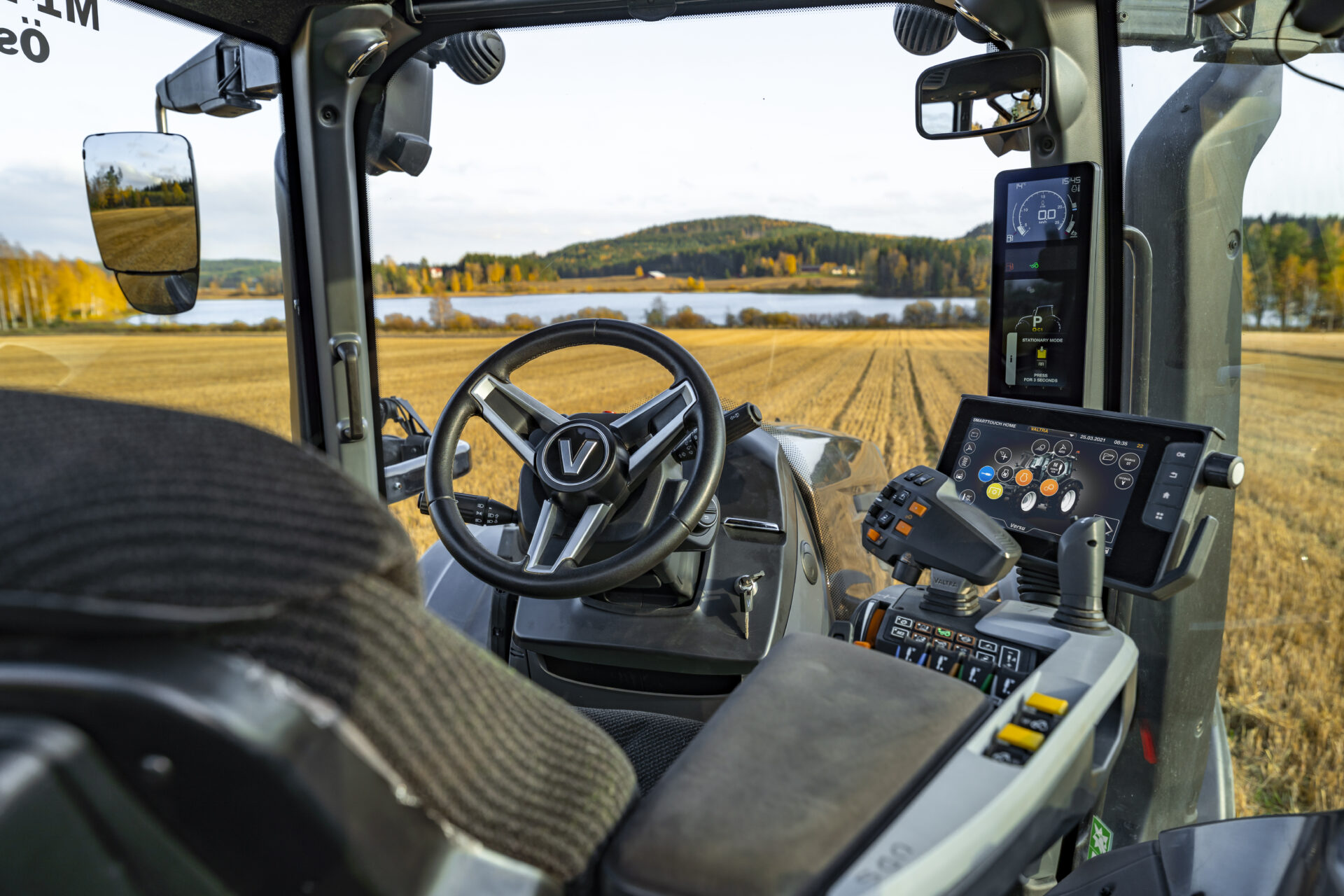valtra-t-cabin-int-puuppola-img-2020-hires